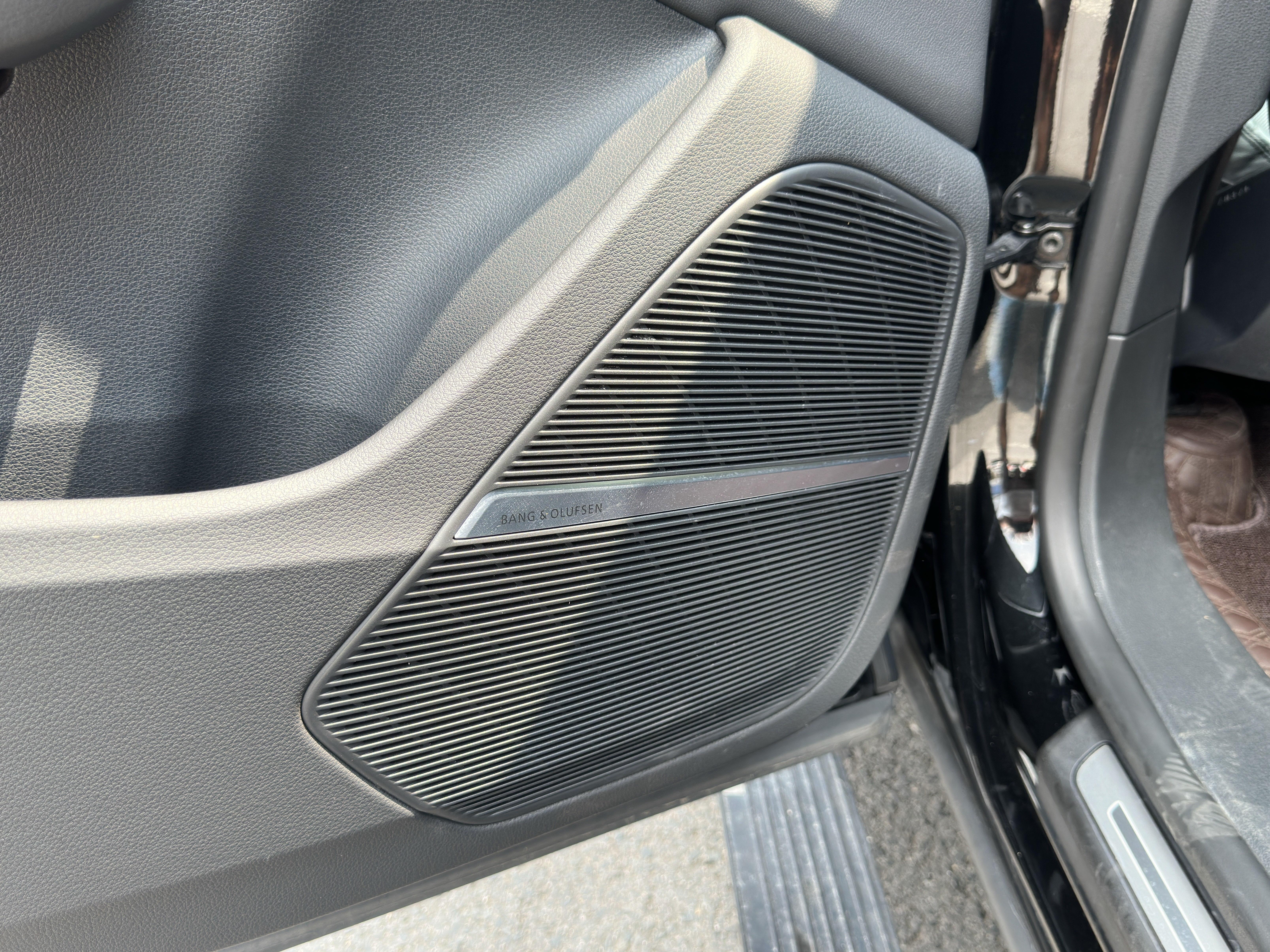 Audi Q8 2021 thumb 8