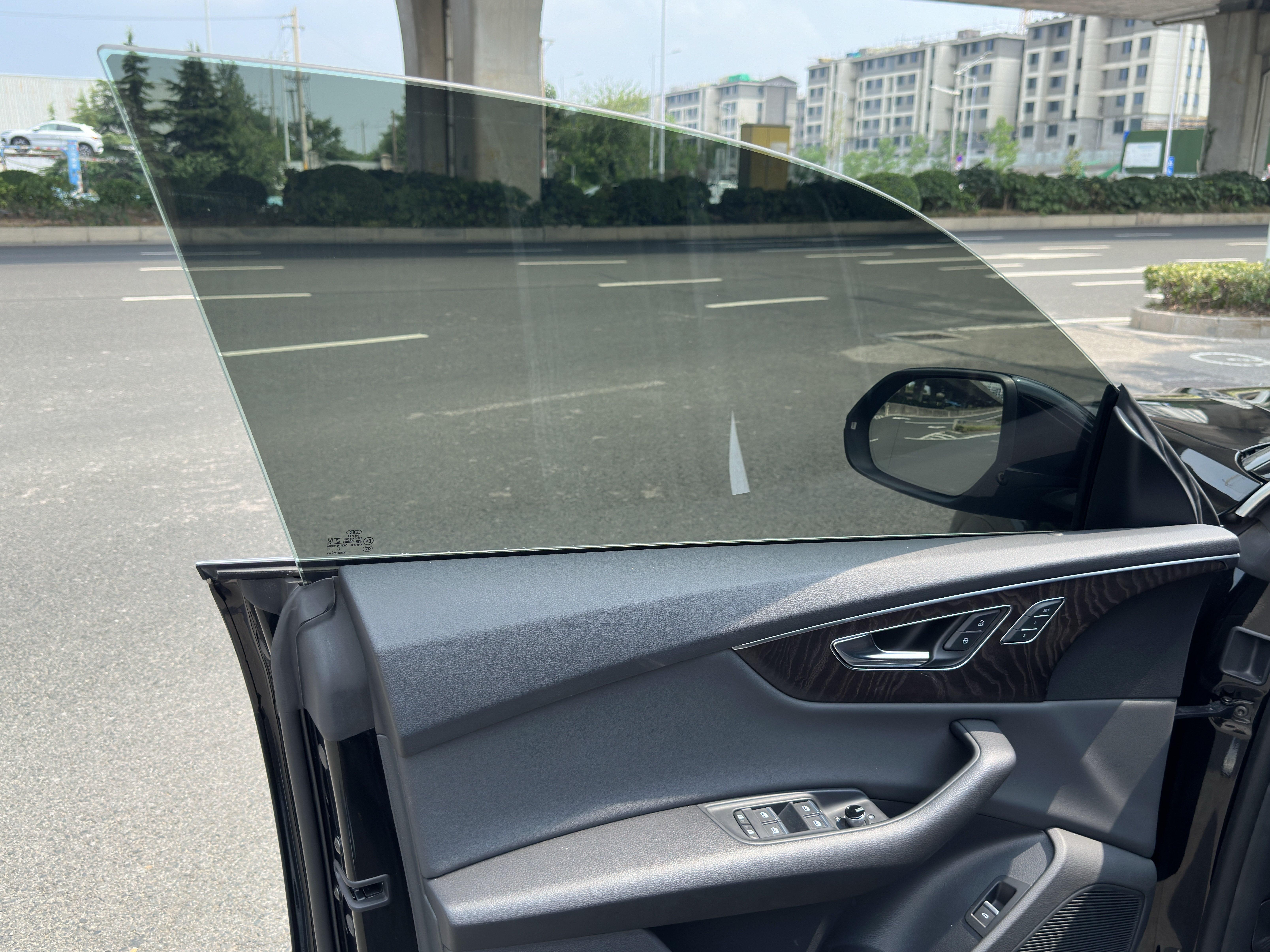 Audi Q8 2021 thumb 9