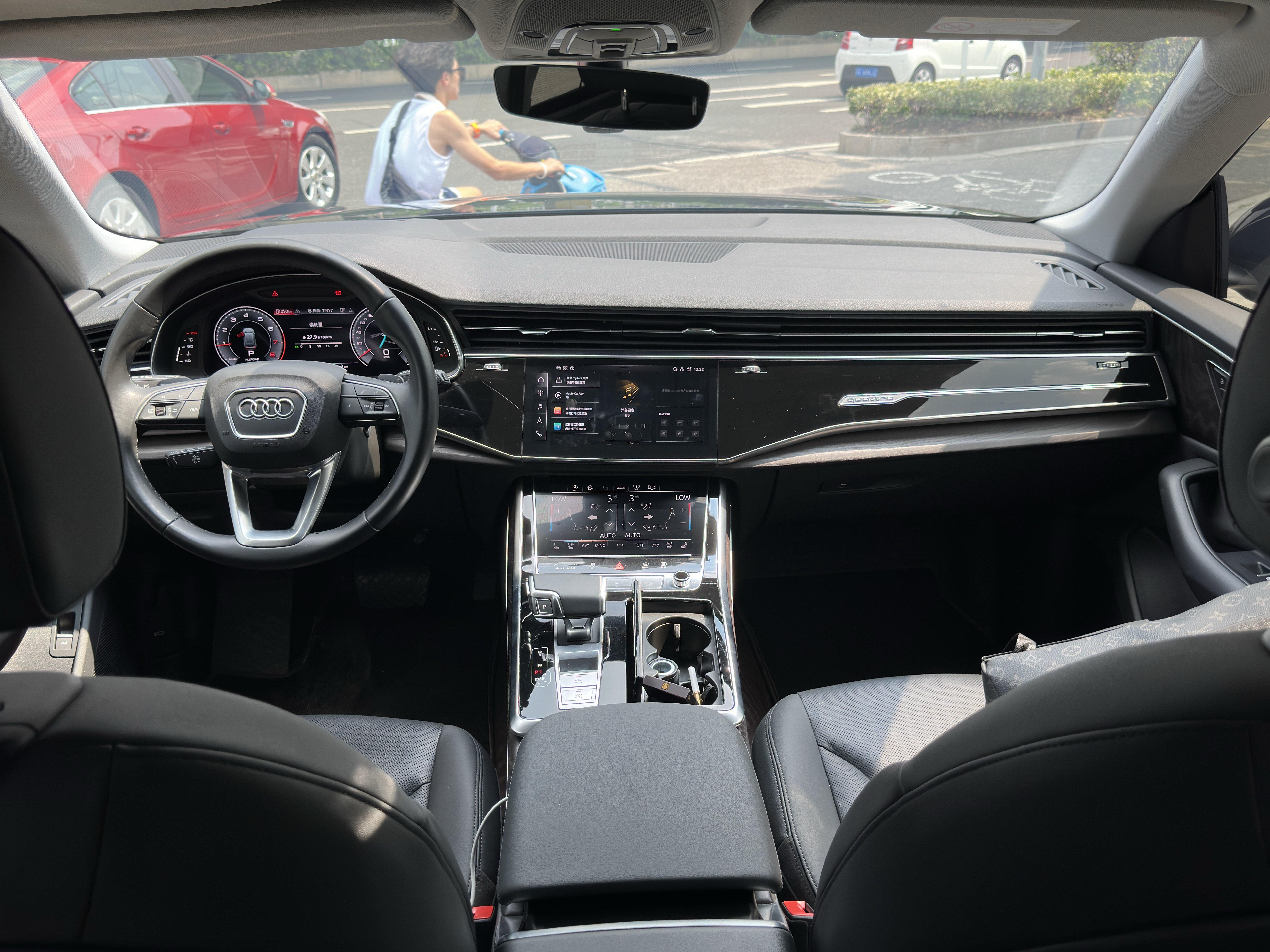 Audi Q8 2021 thumb 10