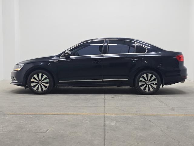 Volkswagen Sagitar 2018 thumb 2