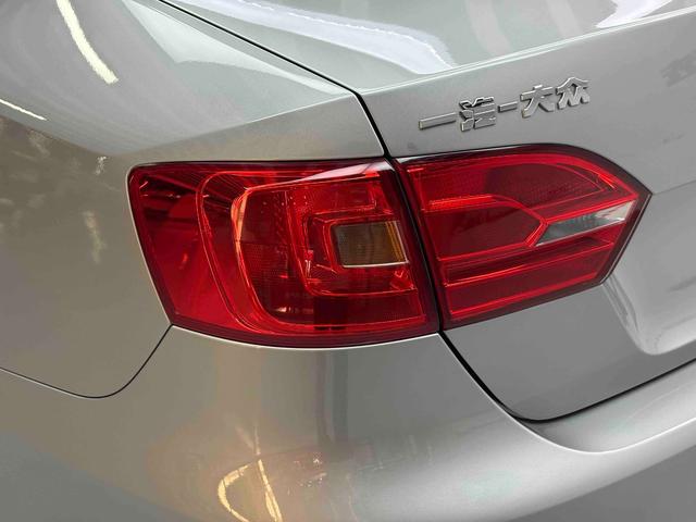 Volkswagen Sagitar 2014 thumb 11