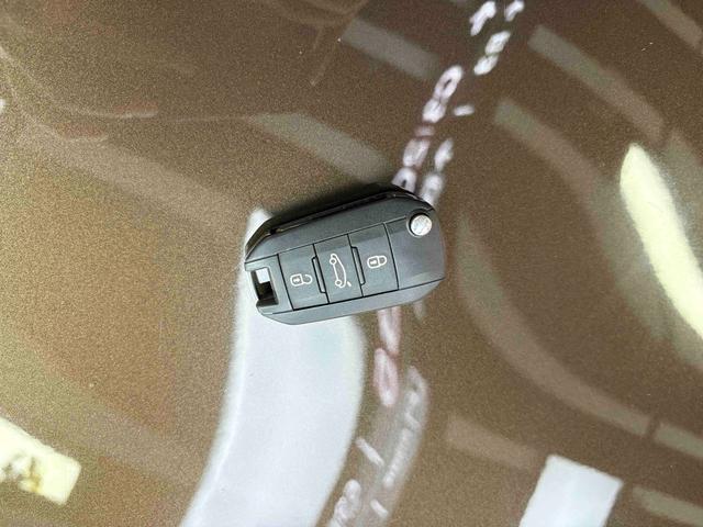 Peugeot 408 2014 thumb 9