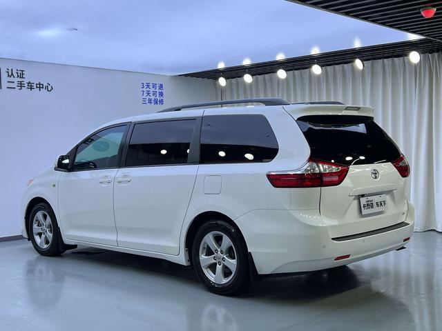 Toyota Sienna 2015 thumb 2