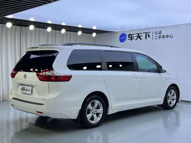 Toyota Sienna 2015 thumb 4
