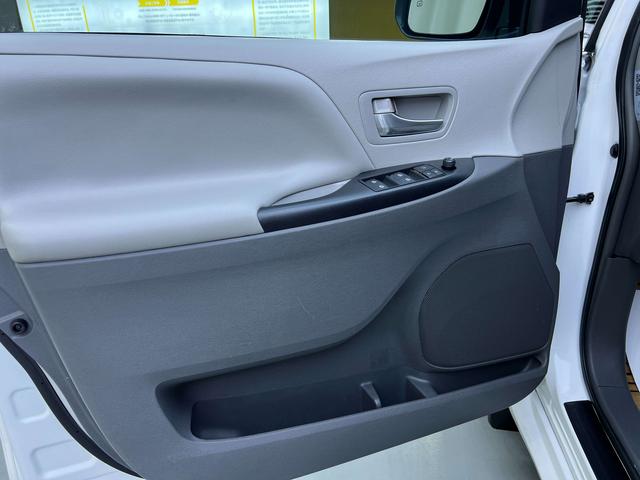 Toyota Sienna 2015 thumb 7