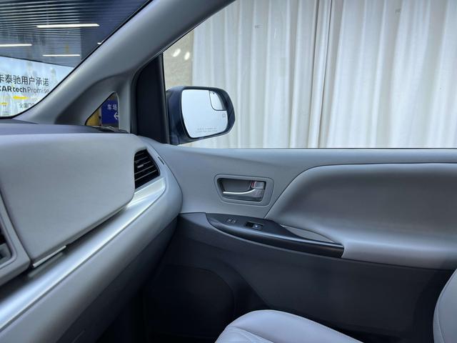 Toyota Sienna 2015 thumb 10