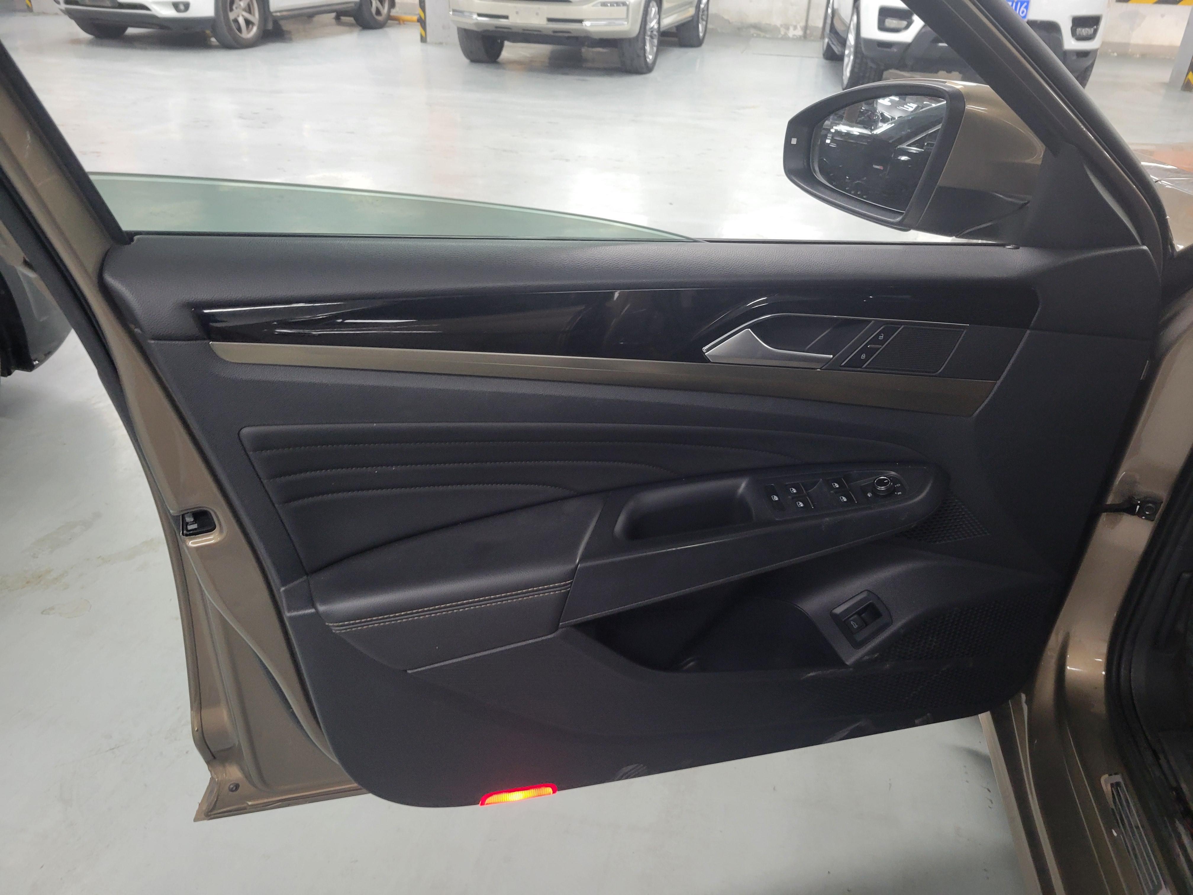 Volkswagen Passat (North America and China) 2019 thumb 8