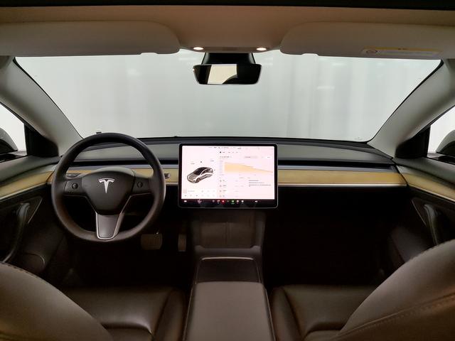 Tesla Model 3 2021 thumb 12