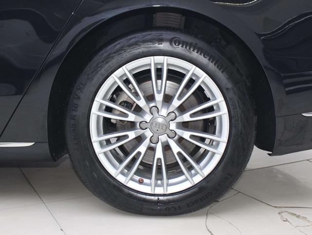 Audi A8 2014 thumb 3