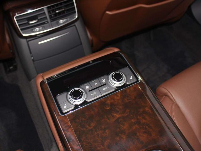 Audi A8 2014 thumb 8