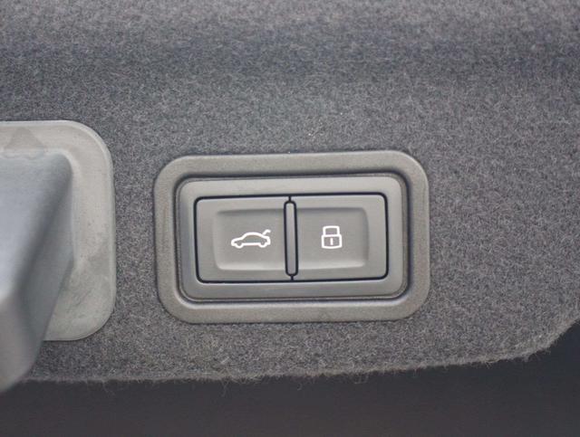 Audi A8 2014 thumb 12
