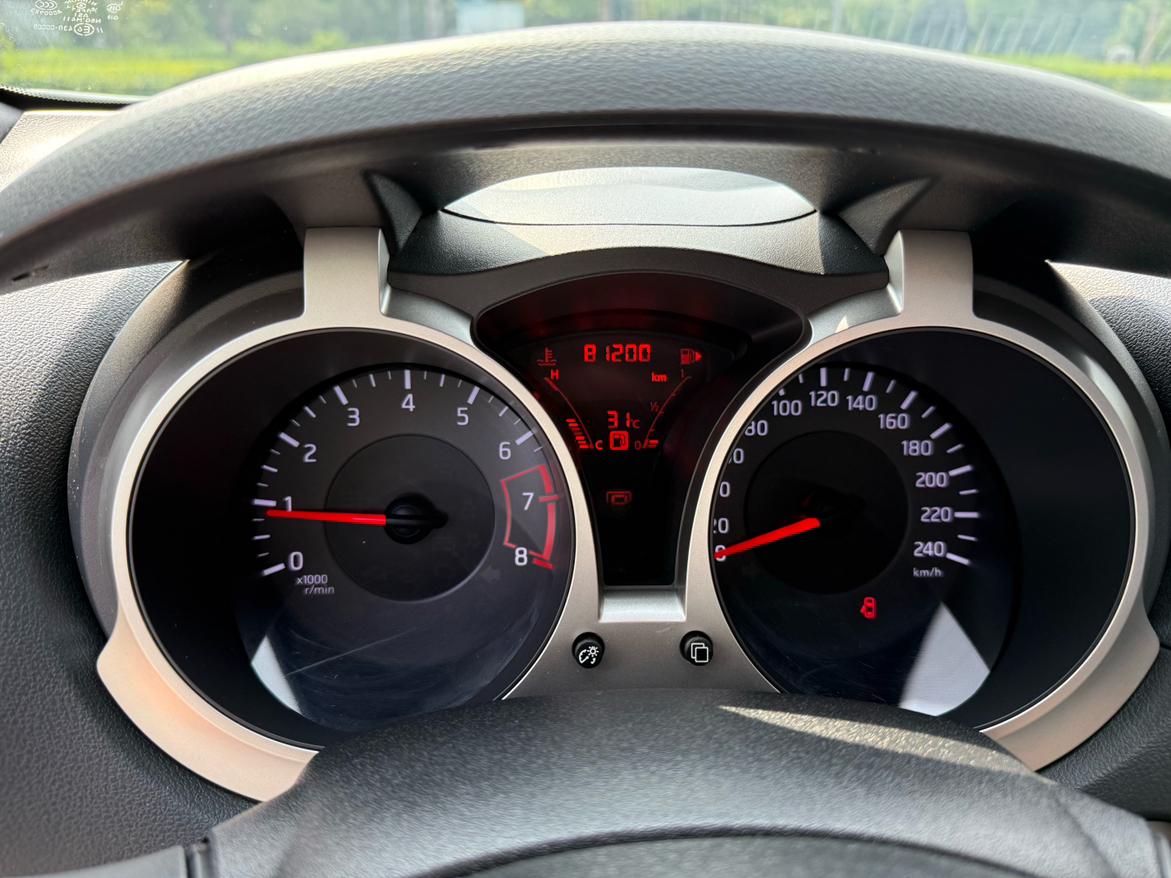 Infiniti ESQ 2014 thumb 9