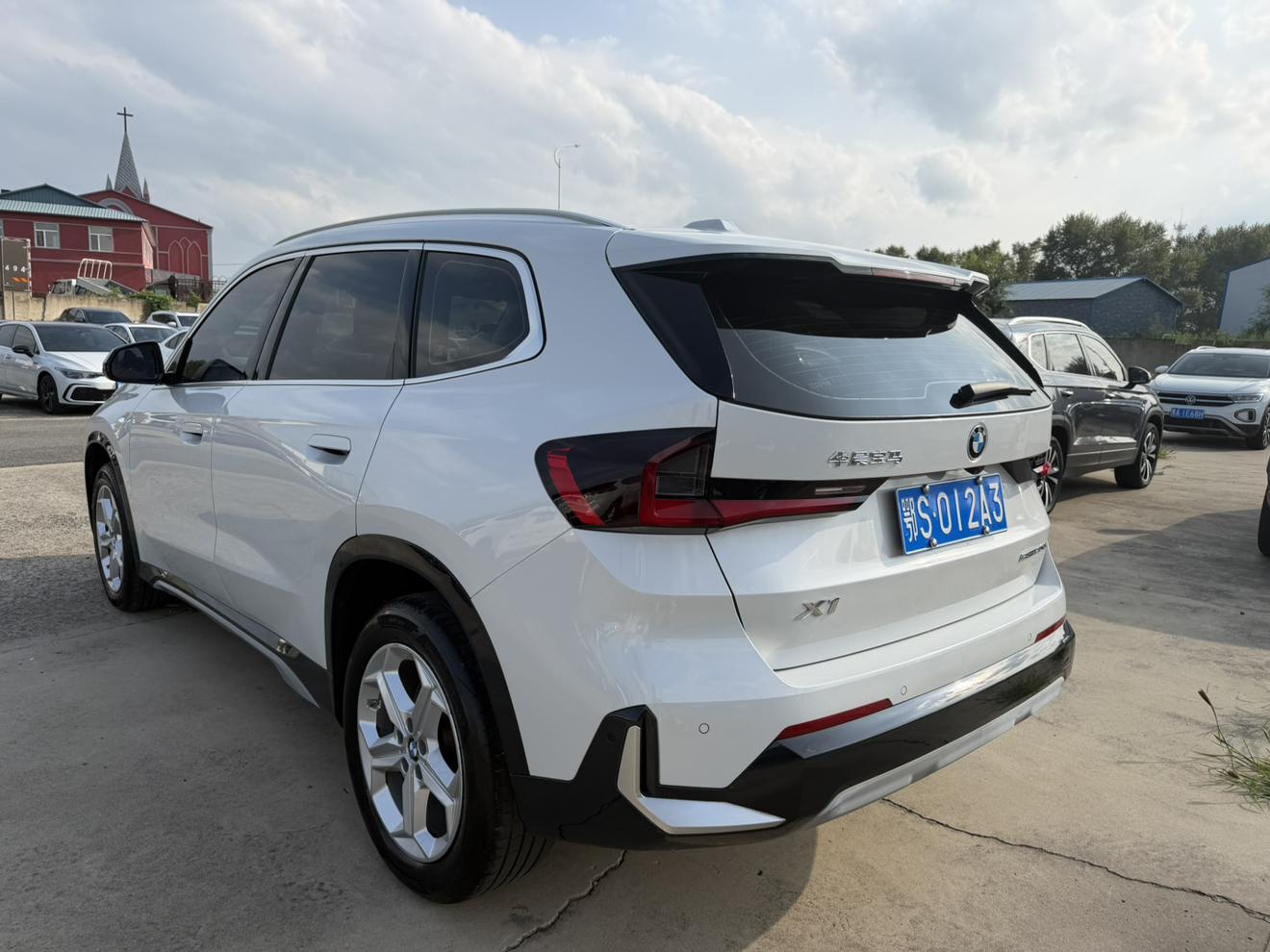 BMW X1 2023 thumb 2