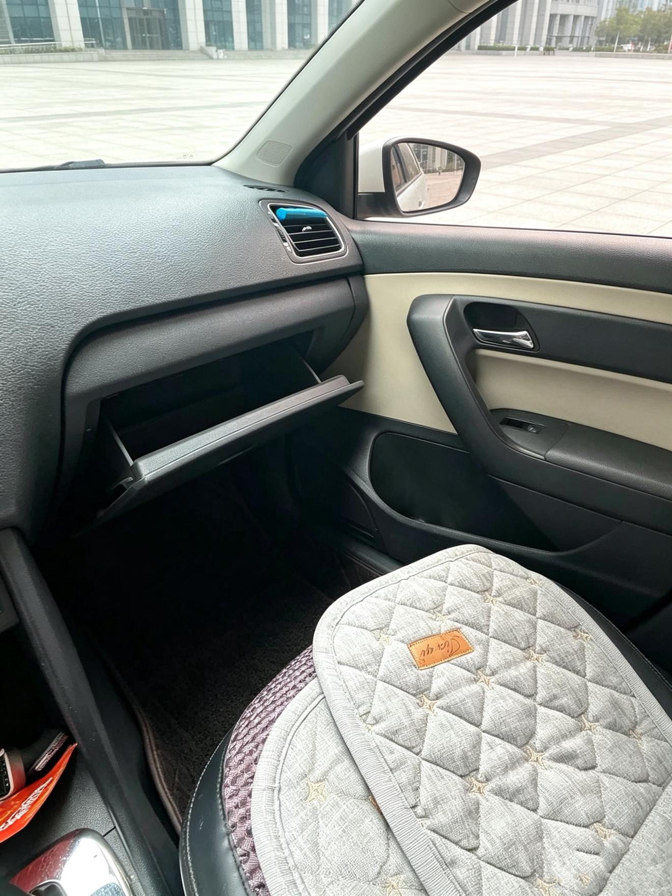 Volkswagen Polo 2012 thumb 3