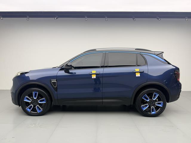 Lynk & Co 01 2017 thumb 2
