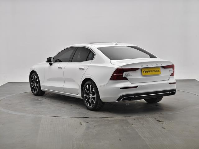 Volvo S60 2022 thumb 3