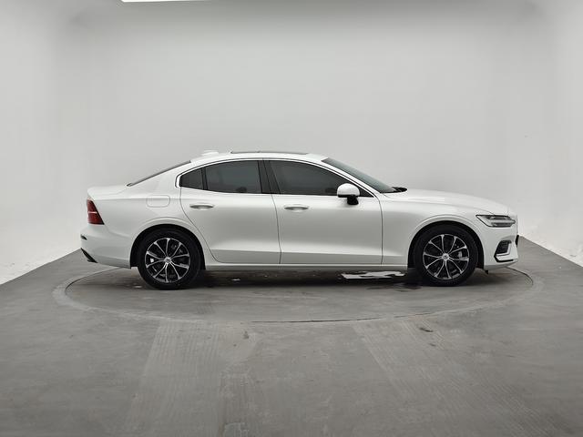 Volvo S60 2022 thumb 6