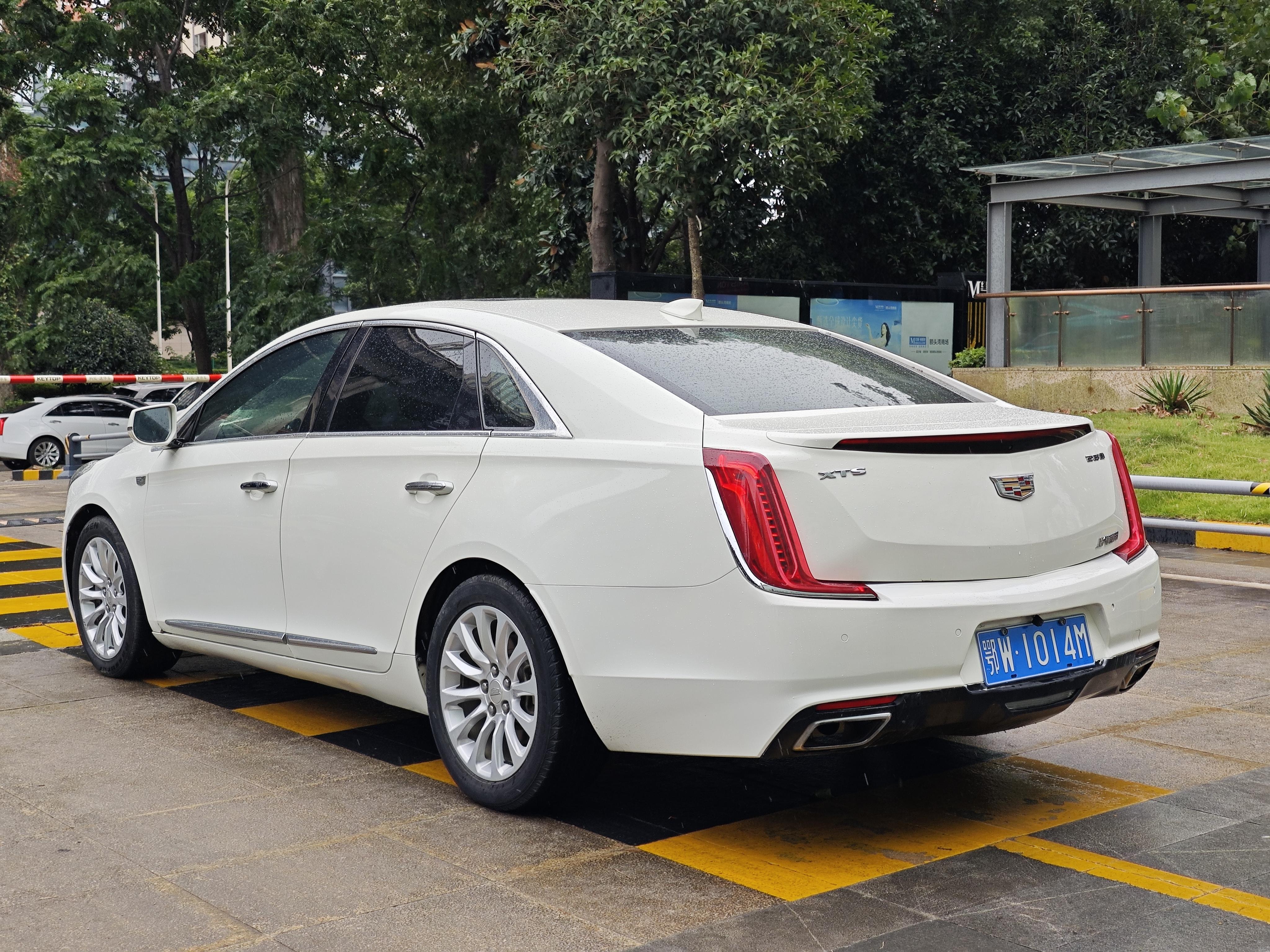 Cadillac XTS 2018 thumb 2