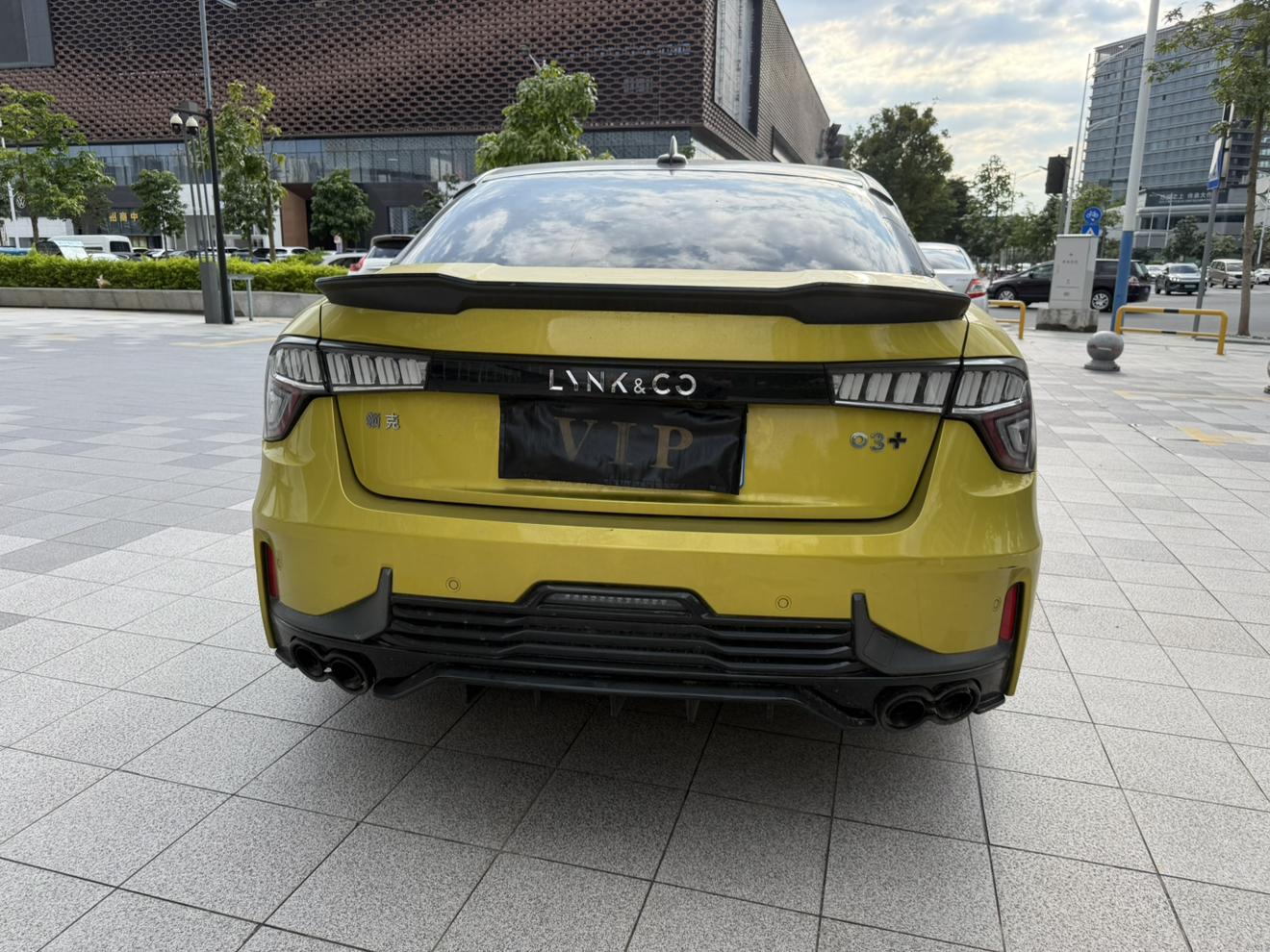 Lynk & Co 03 2019 thumb 7