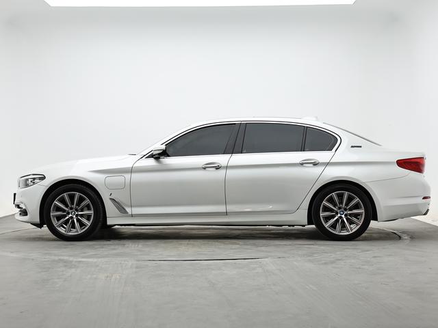 BMW 5 серии 2018 thumb 2