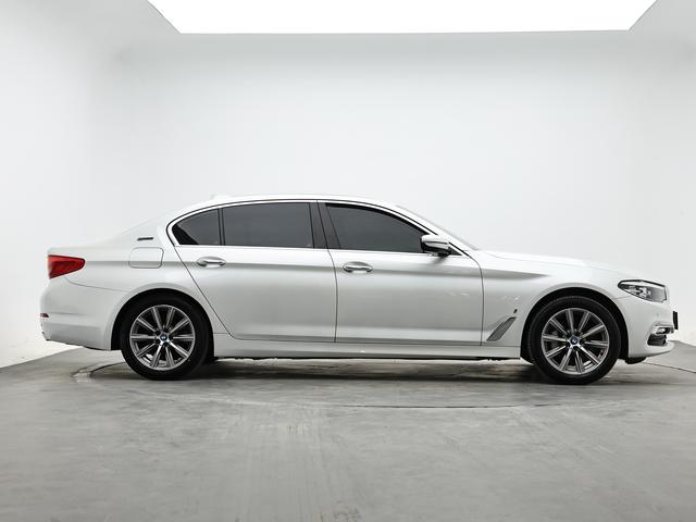 BMW 5 серии 2018 thumb 6