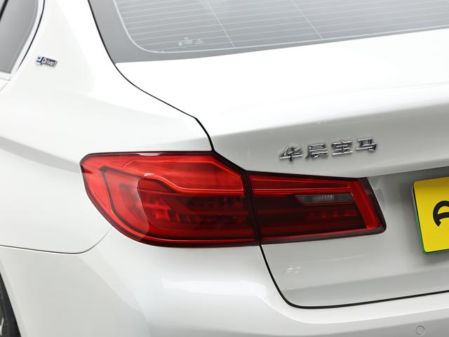 BMW 5 серии 2018 thumb 11