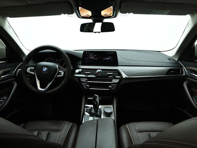 BMW 5 серии 2018 thumb 12