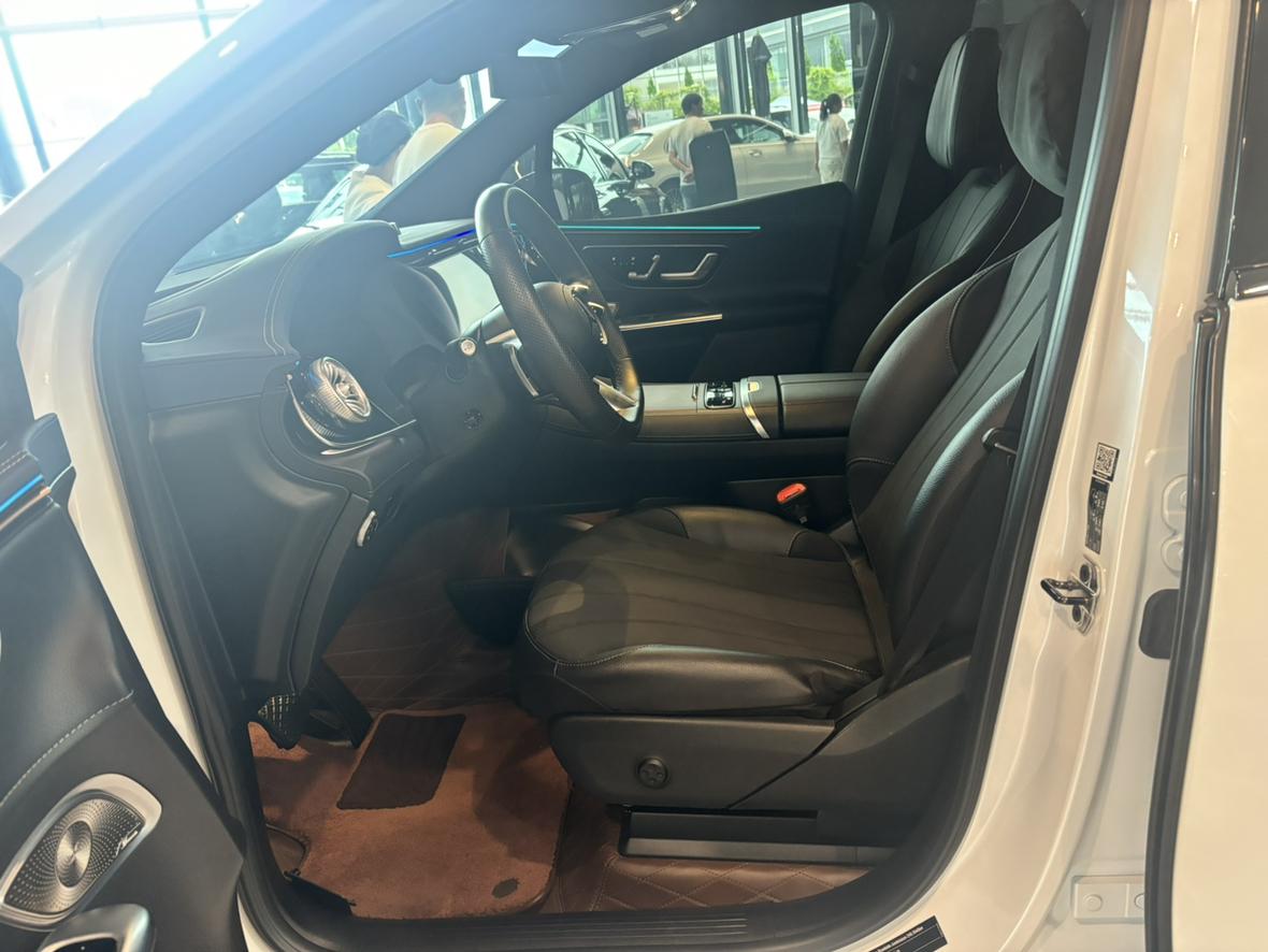 Mercedes-Benz EQE SUV 2024 thumb 6