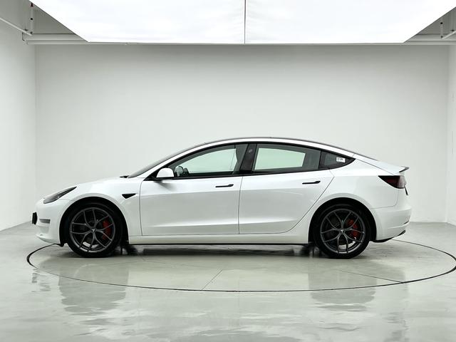 Tesla Model 3 2021 thumb 2