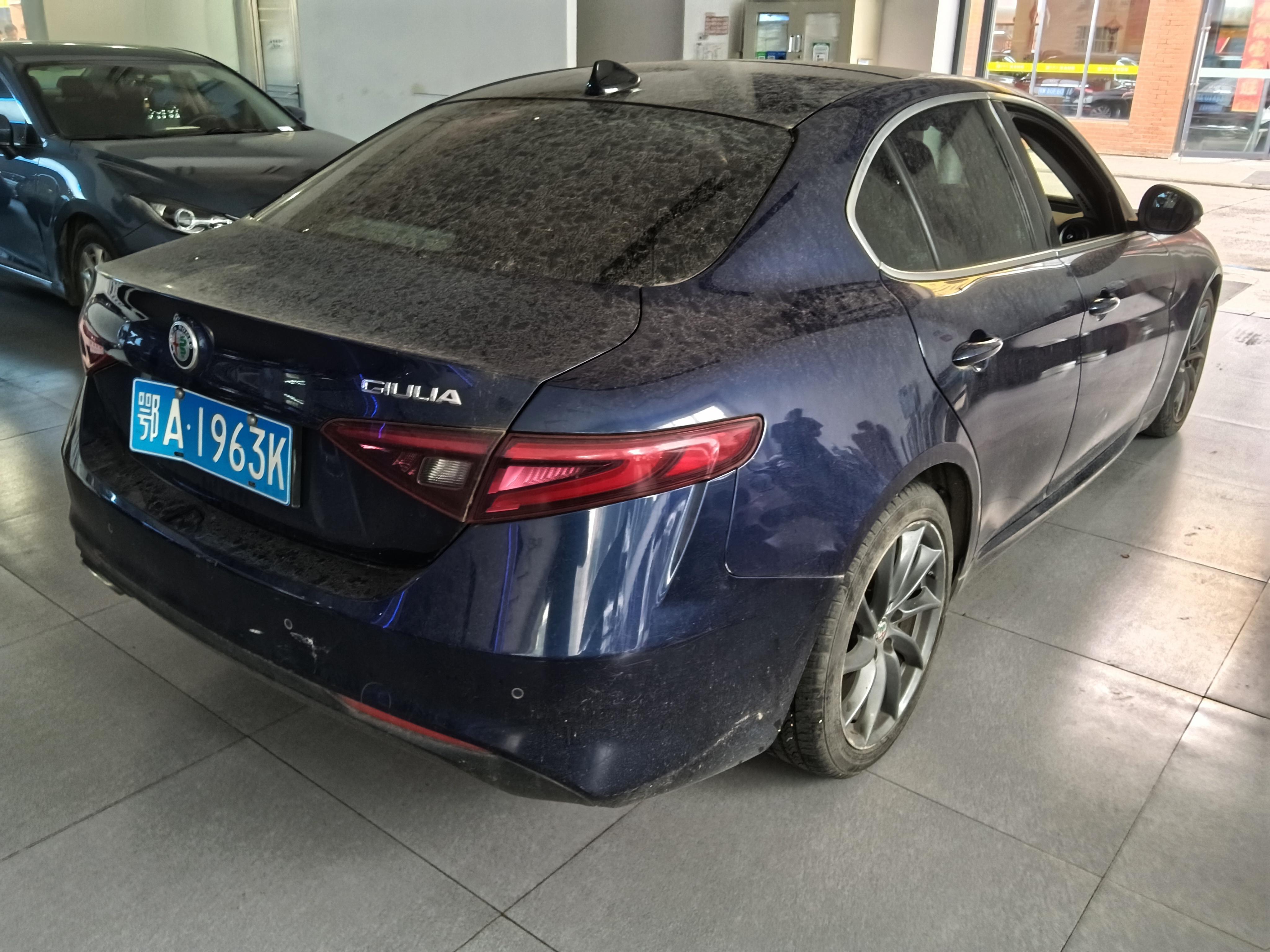 Alfa Romeo Giulia 2017 thumb 3