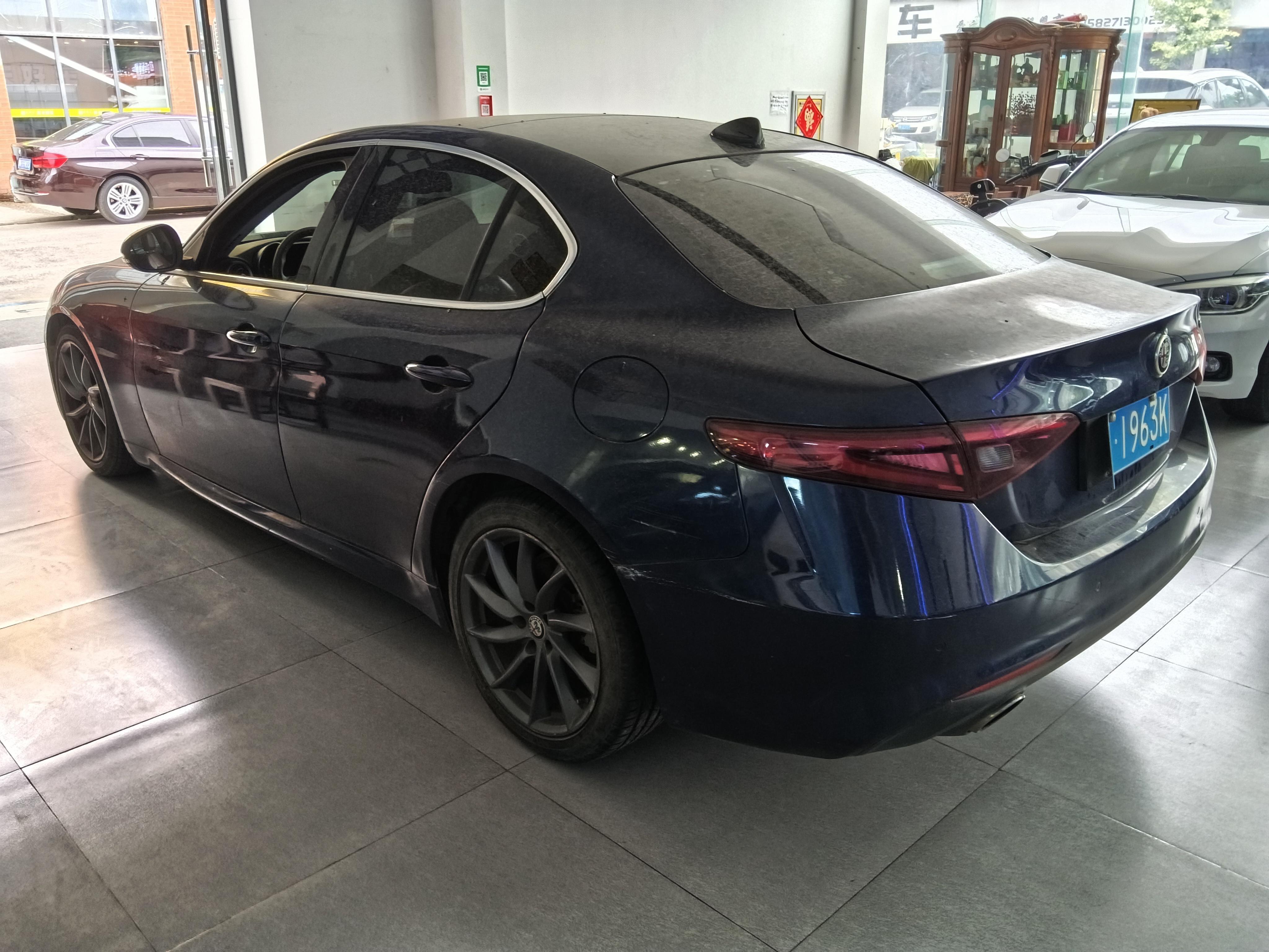 Alfa Romeo Giulia 2017 thumb 11