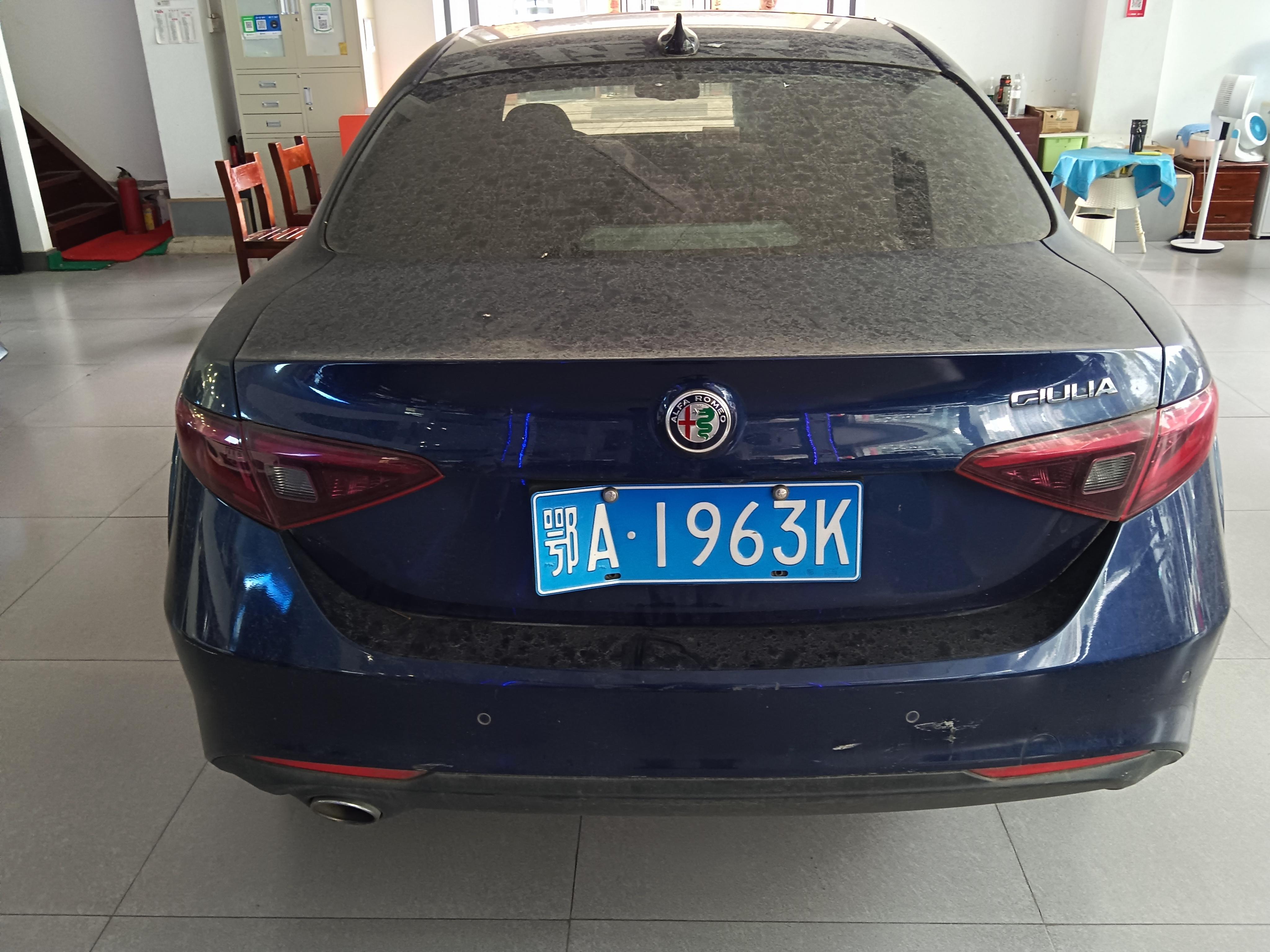 Alfa Romeo Giulia 2017 thumb 12