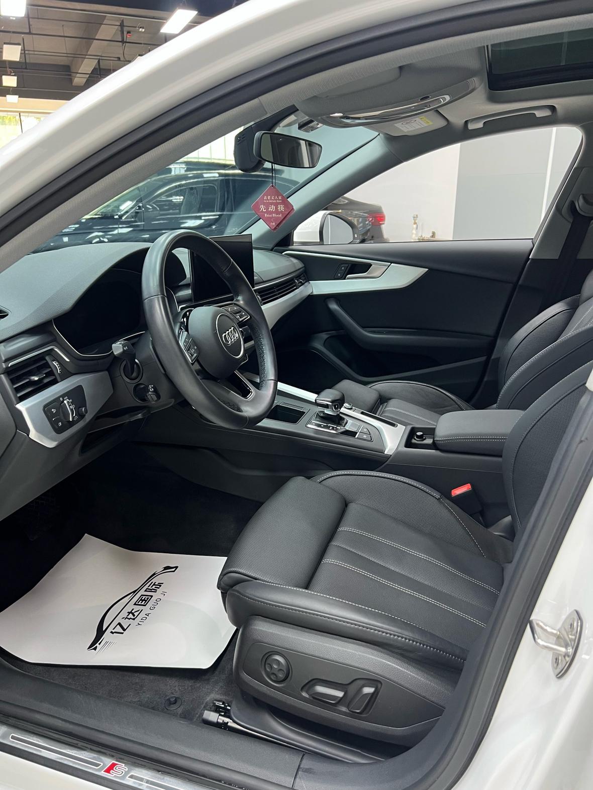 Audi A4 2022 thumb 5