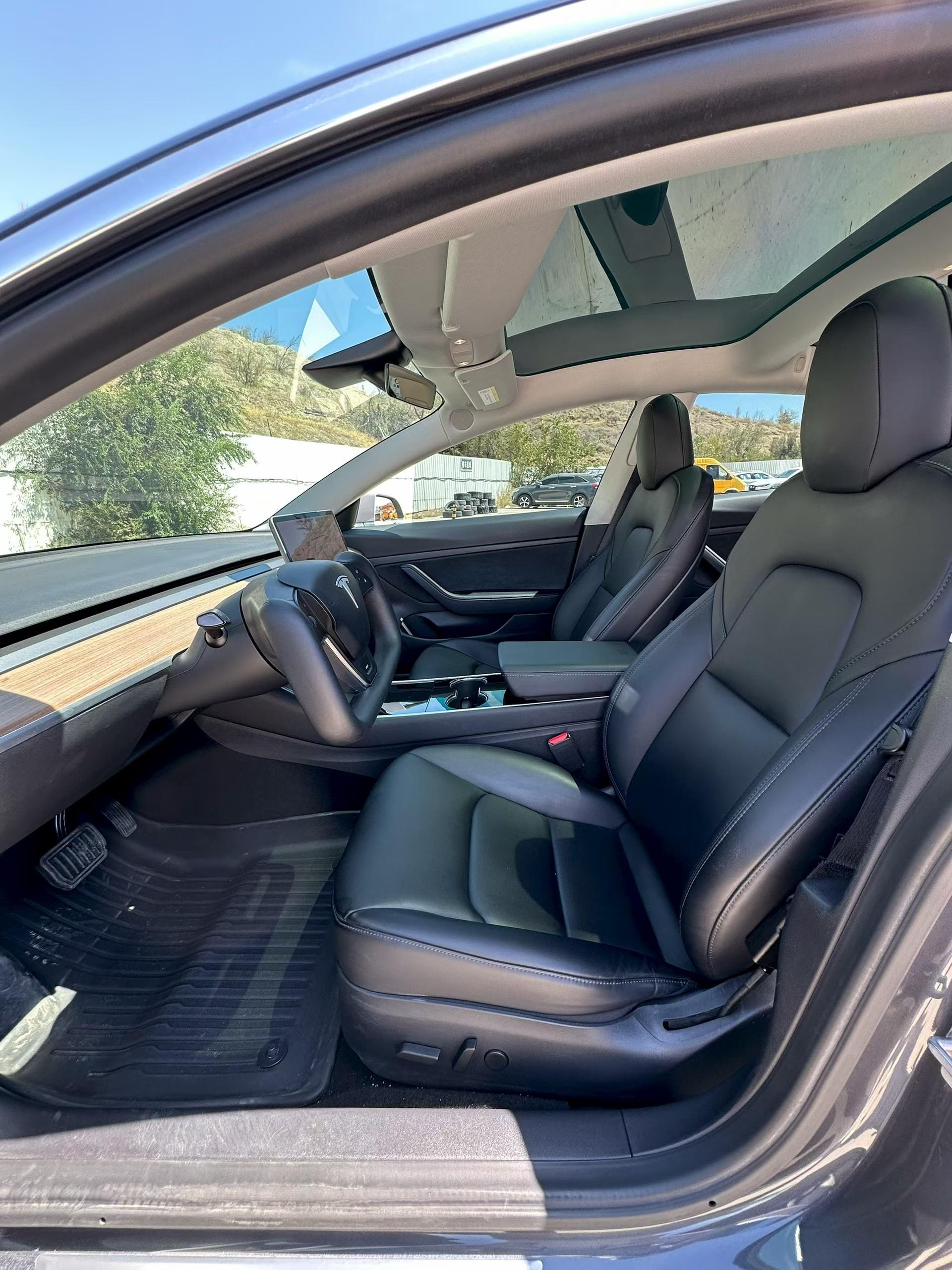 Tesla Model 3 2019 thumb 5