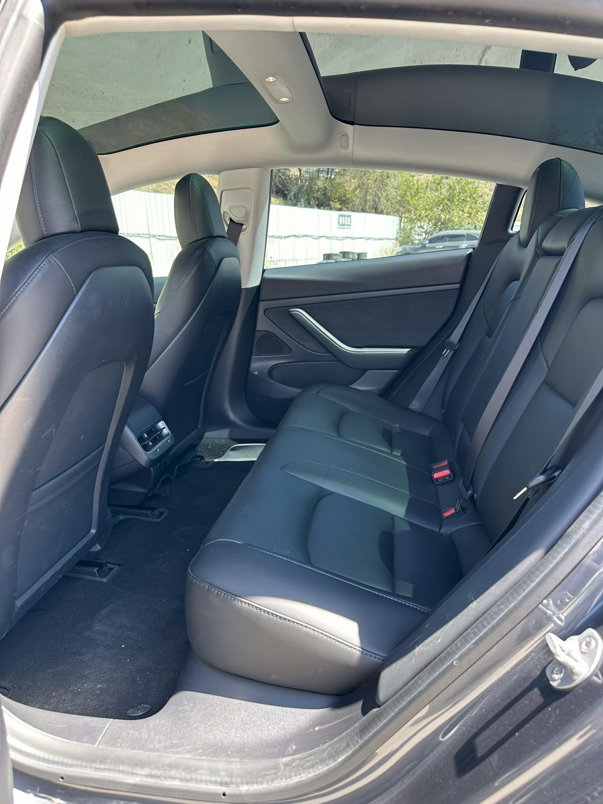 Tesla Model 3 2019 thumb 7