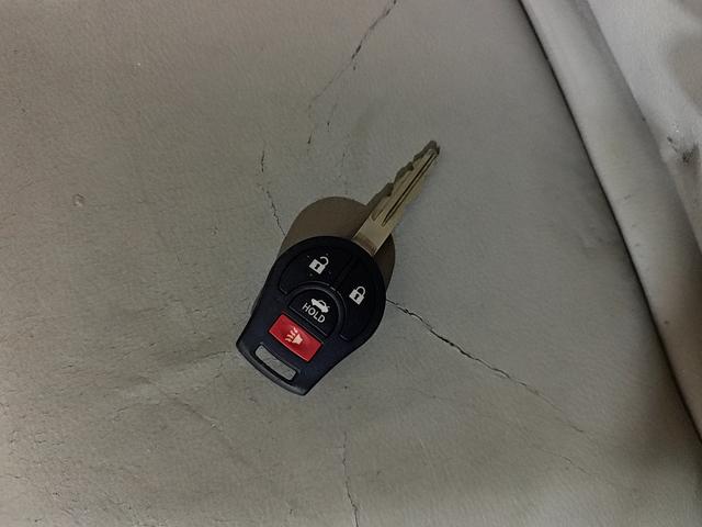 Nissan Sunny 2014 thumb 9