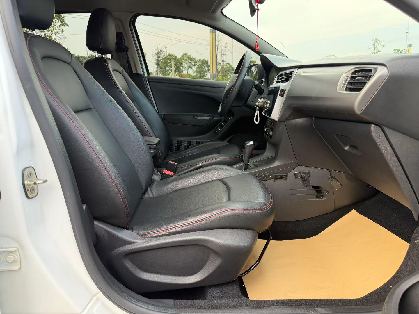 Citroen Ai Li She 2015 thumb 6