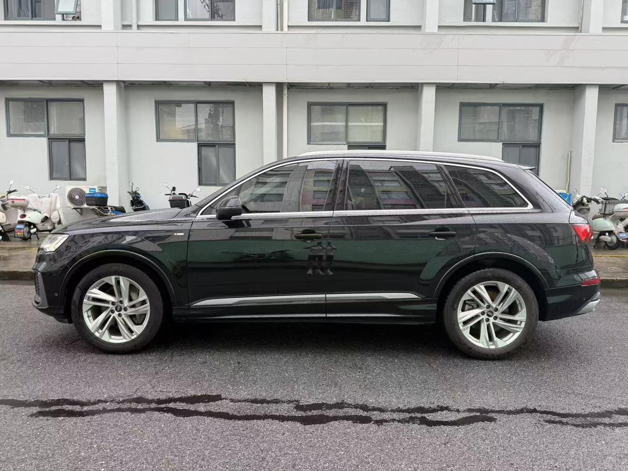 Audi Q7 2021 thumb 2