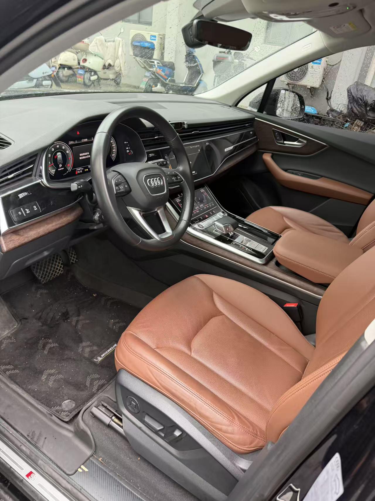 Audi Q7 2021 thumb 6