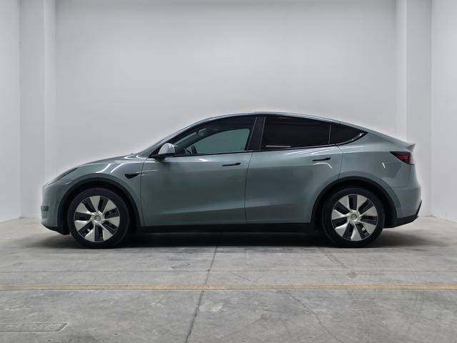 Tesla Model Y 2022 thumb 2