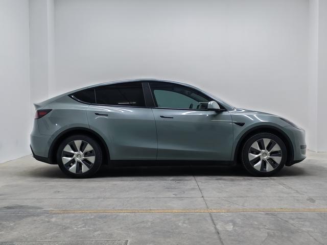 Tesla Model Y 2022 thumb 6