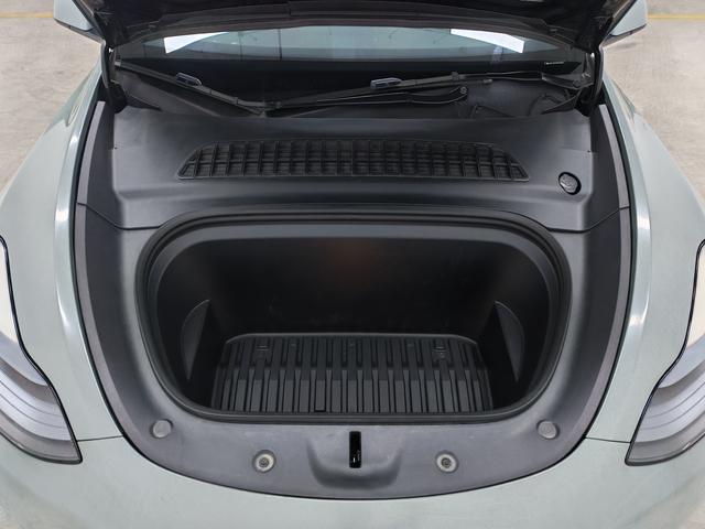 Tesla Model Y 2022 thumb 8