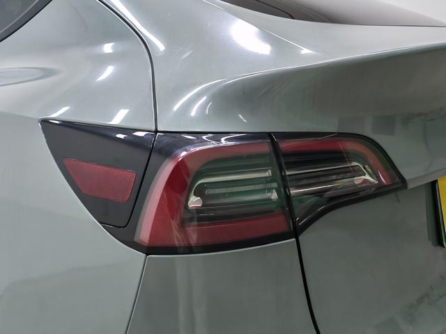 Tesla Model Y 2022 thumb 11