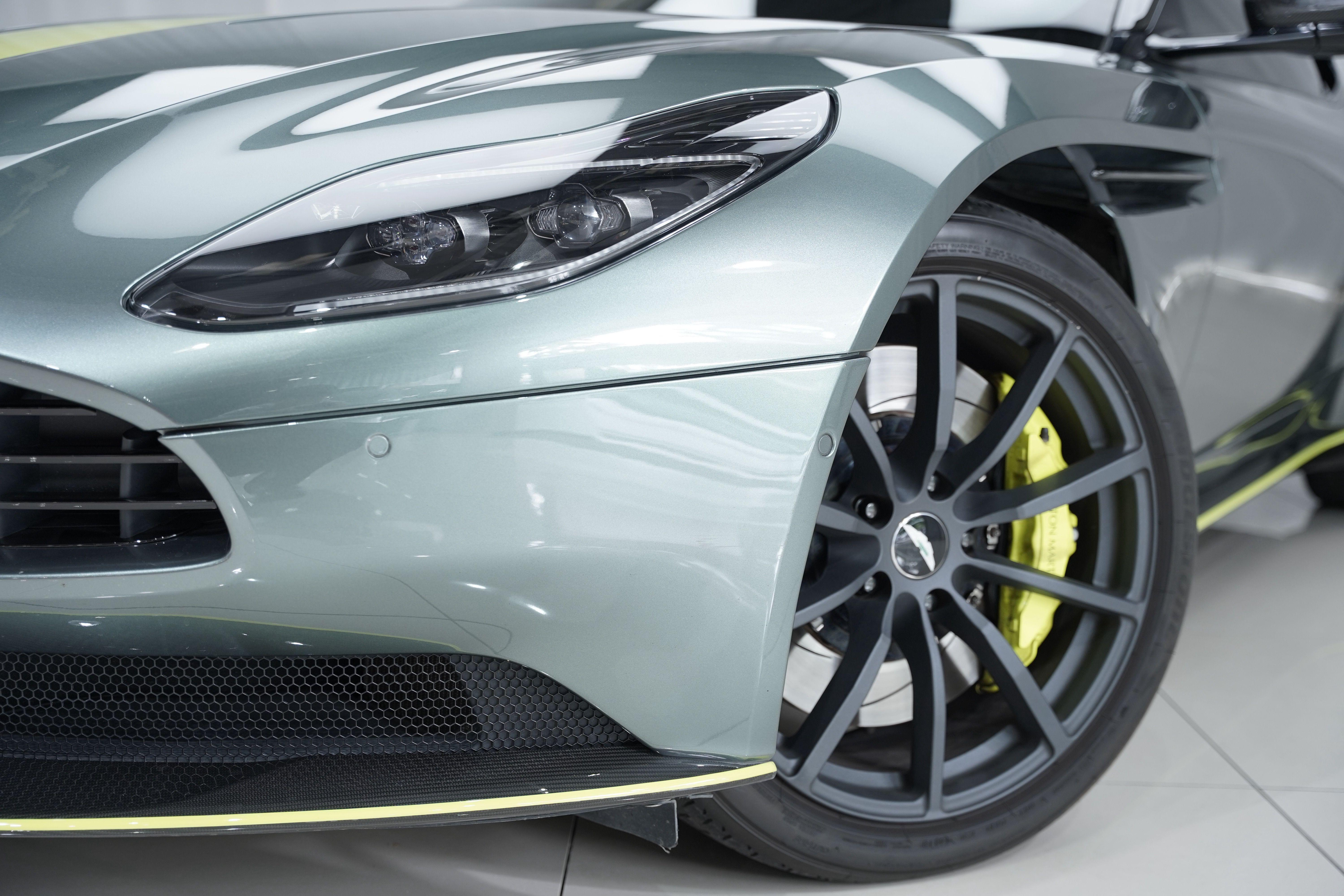 Aston Martin DB11 2019 thumb 2