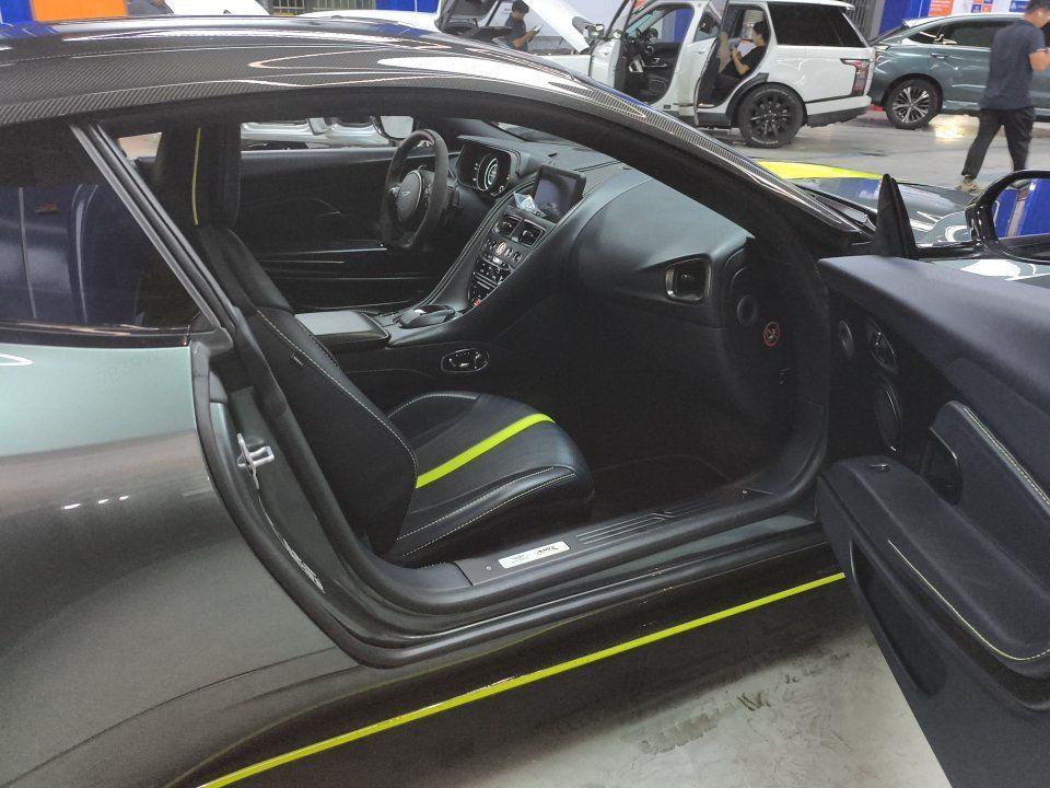 Aston Martin DB11 2019 thumb 4
