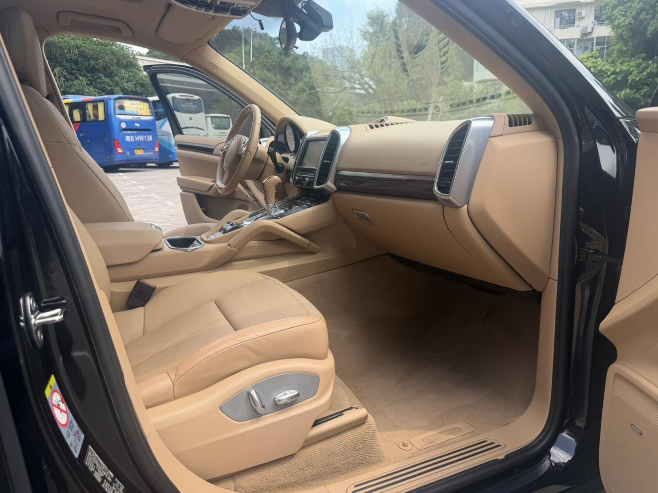 Porsche Cayenne 2011 thumb 7