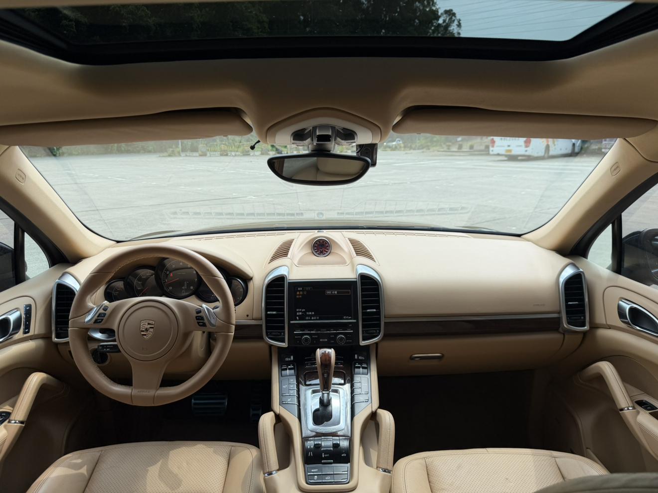 Porsche Cayenne 2011 thumb 8