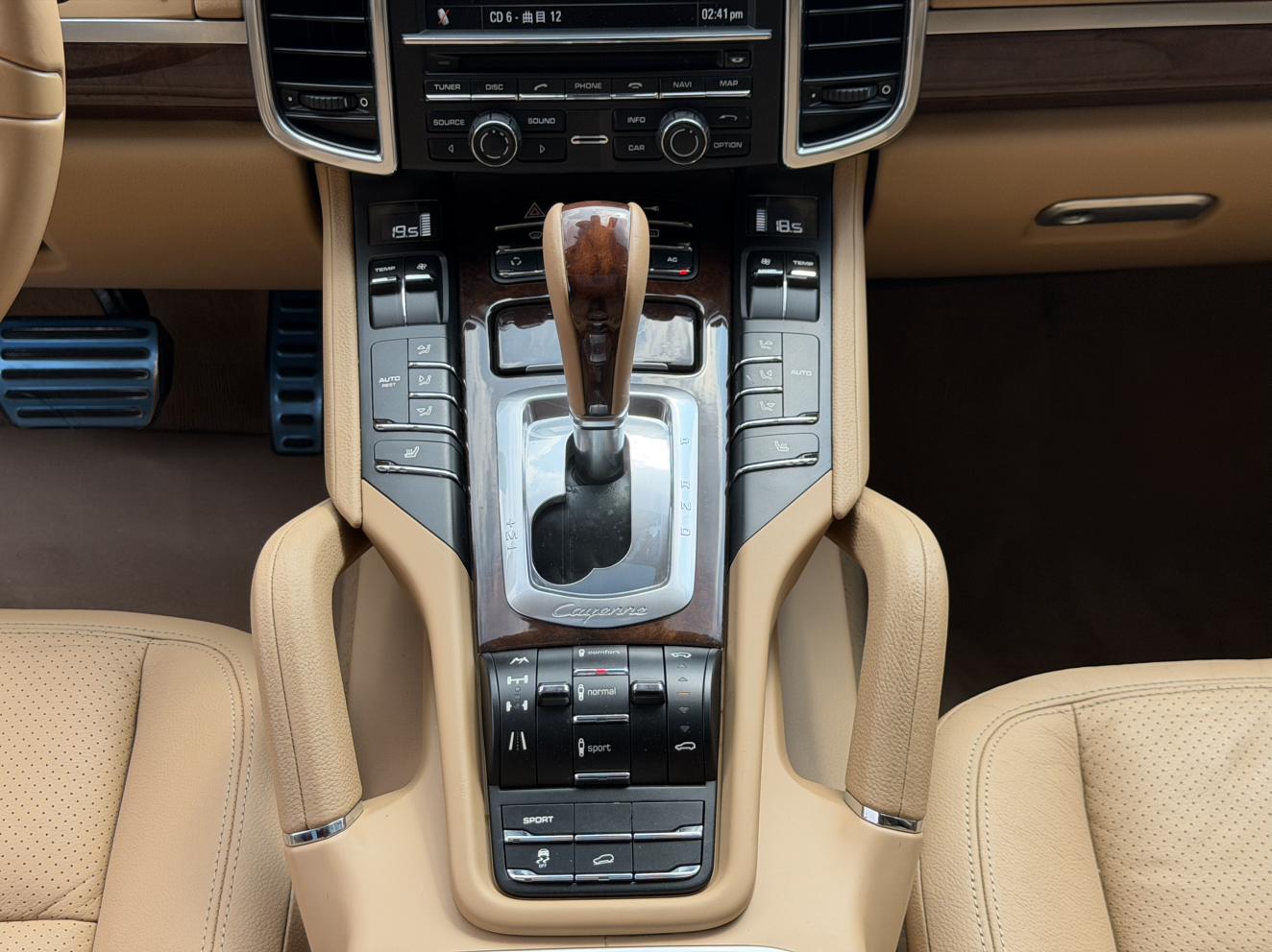 Porsche Cayenne 2011 thumb 10