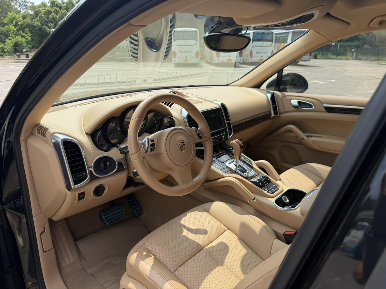 Porsche Cayenne 2011 thumb 12