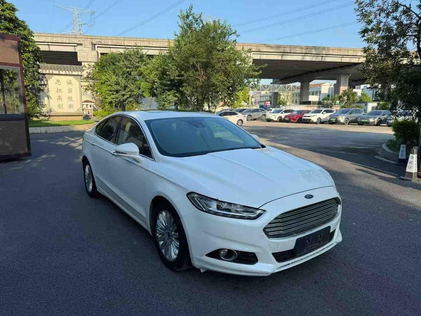 Ford Mondeo 2013 thumb 10